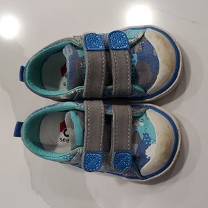 See Kai Run Size 4 Sneakers